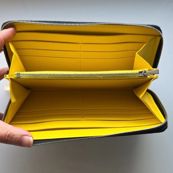 Celine Black Leather Wallet - Picture 9 of 13